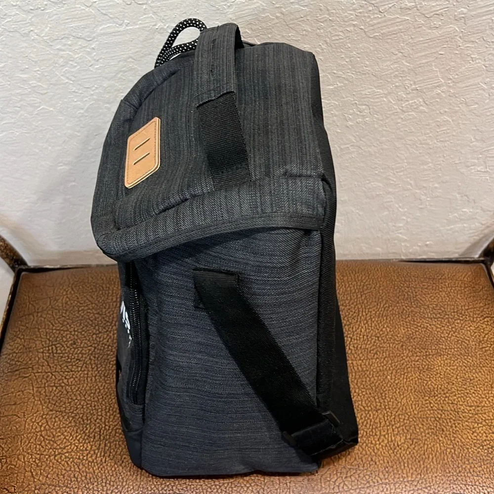 New no tags Leed’s Sunwise Automotive Group travel lunch with beverage carrier!
